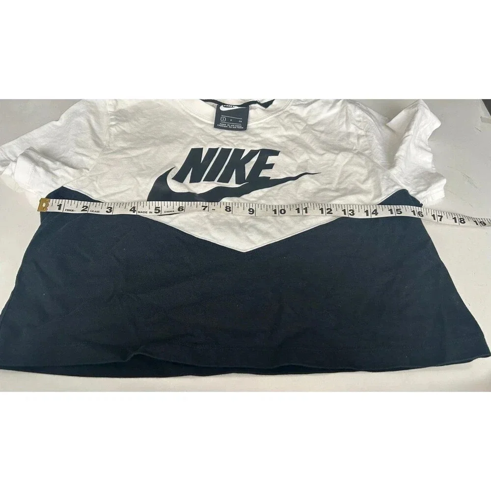 Nike Women’s Swoosh Graphic Crop Top Tee Size Small Black White